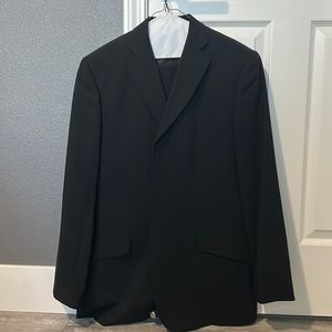 Endurance Black 3 Button Suit. Worn once.